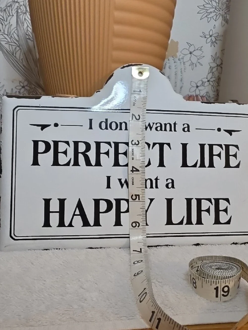 Motivational White and Black Wall Sign - 'Happy Life'